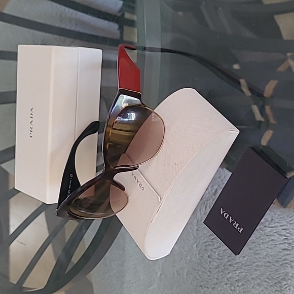 Prada Ladie's Sunglasses ❤️ - Picture 1 of 10